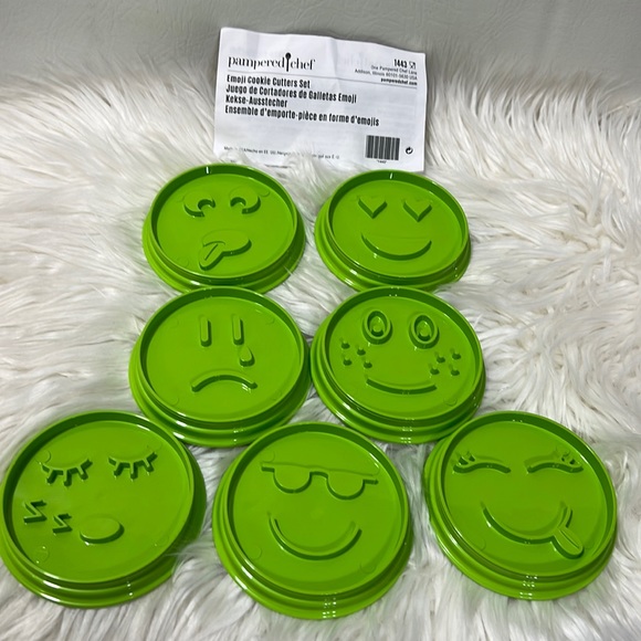 Pampered Chef Kitchen Pampered Chef Emoji Cookie Cutter Set Of 7
